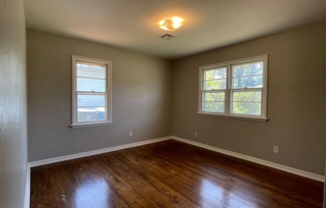 3 beds, 1 bath, $1,099