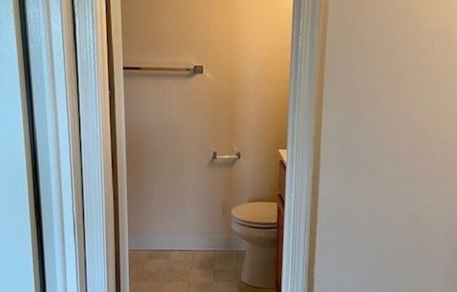 2 beds, 1 bath, 900 sqft, $1,525, Unit 128