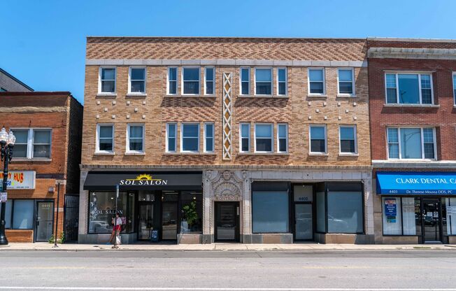 Sheridan Park / Uptown - 2 Bed / 1 Bath