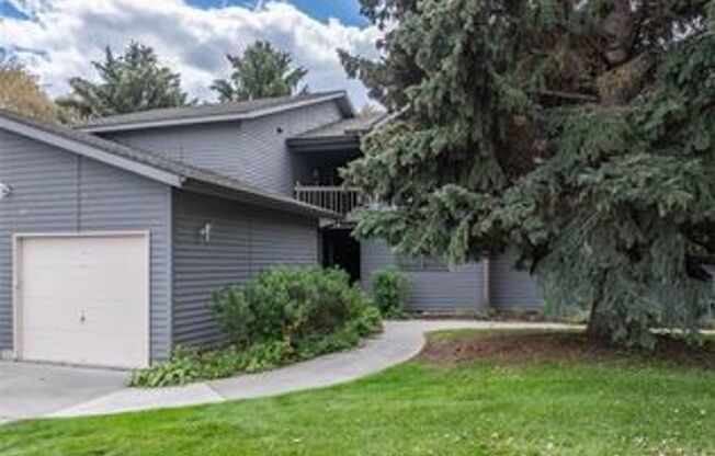 Beautiful & Spacious 2 Bed / 2 Bath Condo Near MSU – Top-Floor with Garage!