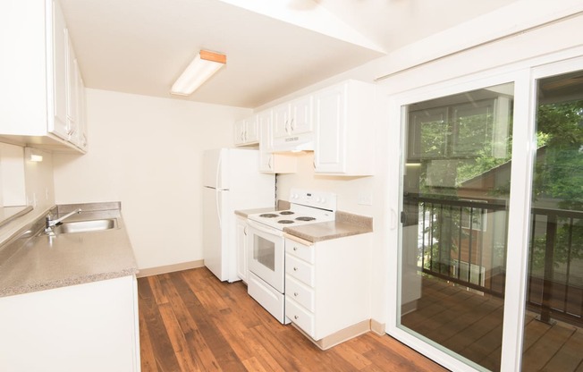 Martinazzi Village Vacant Kitchen