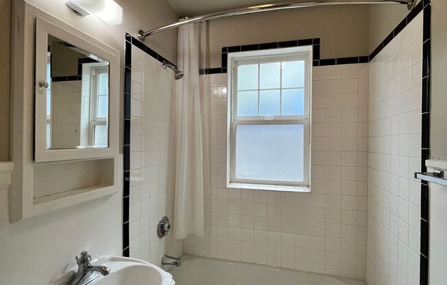 1 bed, 1 bath, $1,595, Unit 308