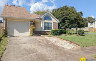 Centrally located and renovated Fort Walton Beach Home!