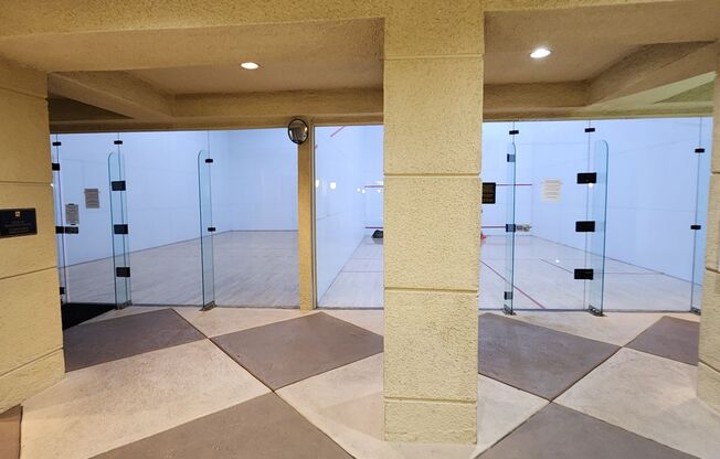 2 beds, 2 baths, $2,000, Unit # 326