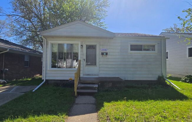 21418 Panama 3bed/1bath Ranch with new kitchen and bath located in Warren