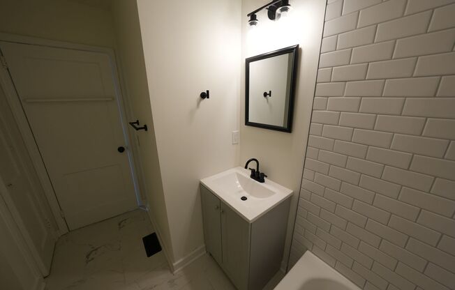 Newly renovated 2bedroom 1 bathroom for rent!
