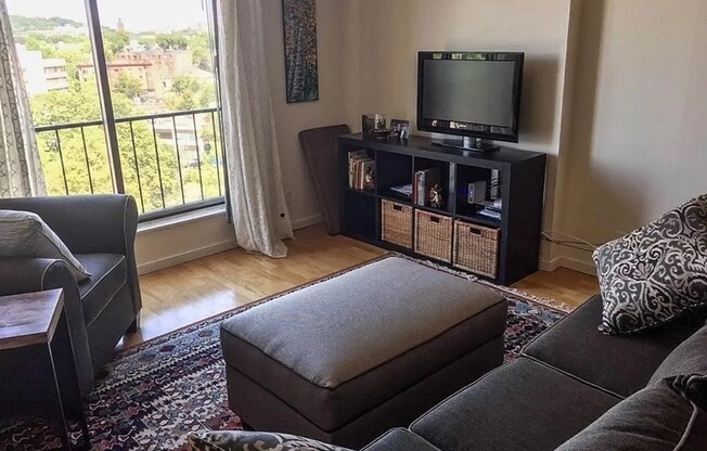1 bed, 1 bath, 780 sqft, $3,200, Unit 1014
