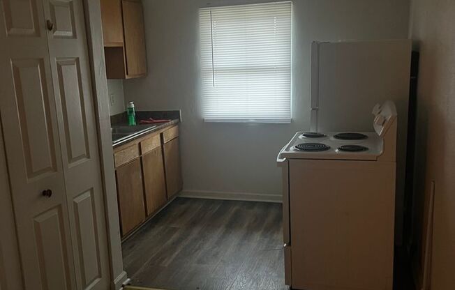 2 beds, 1 bath, 900 sqft, $875, Unit Unit 7