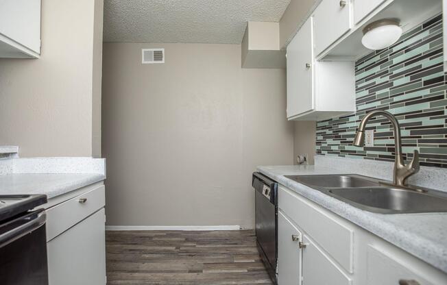 1 bed, 1 bath, 711 sqft, $1,140