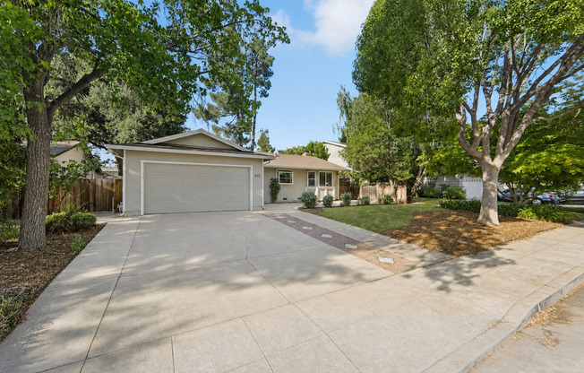 4 beds, 2 baths, $6,495
