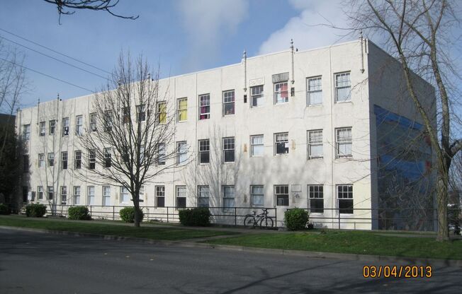 Studio, 1 bath, $900, Unit 103