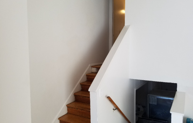 405 CEDAR ST NE