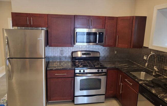 2 beds, 1 bath, $1,450, Unit Unit 1