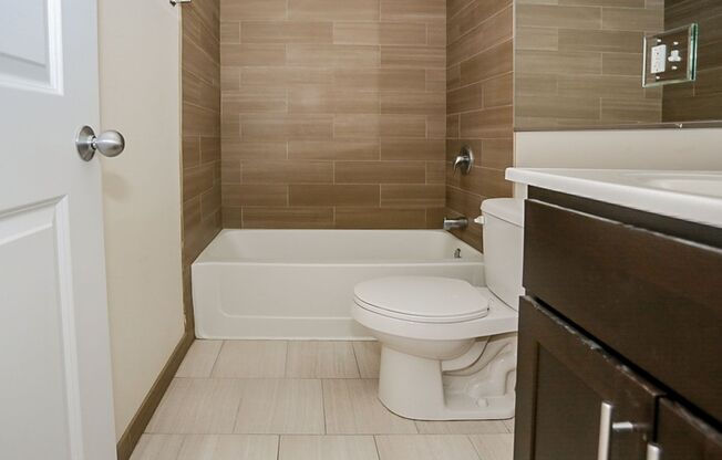 3 beds, 2 baths, 1,270 sqft, $3,700, Unit 1821L-1