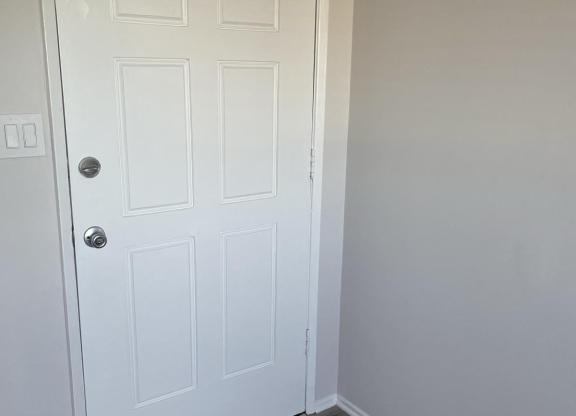 2 beds, 1 bath, 1,000 sqft, $1,995