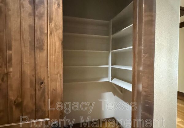 875 N MAIN ST