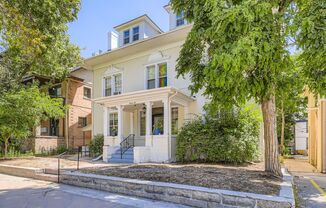 Cozy Cap Hill Studio Unit in Beautiful Converted Mansion- Great Location! Shared Yard!