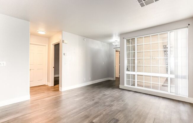 BEAUTIFUL RENOVATED FIRST LEVEL 2 BEDROOM CONDO IN GATED COMMUNITY!