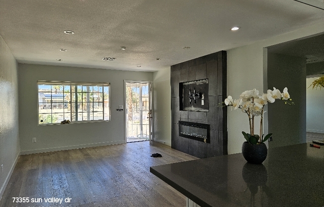 73355 SUN VLY DR