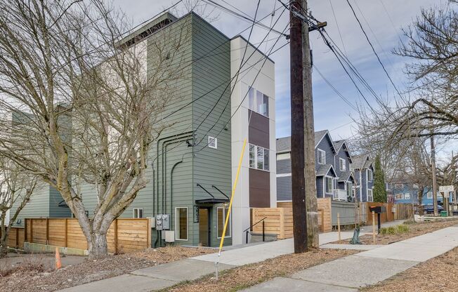 Beautiful 2 bed 2 bath townhouse!