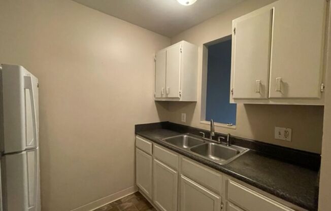 1 bed, 1 bath, 600 sqft, $925, Unit 2915 104