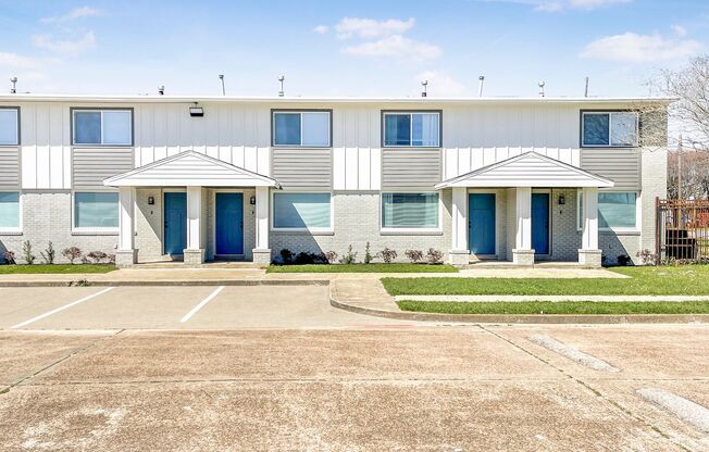 3 beds, 1 bath, 900 sqft, $1,300, Unit 93