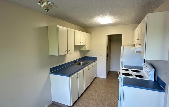 2 beds, 1 bath, 800 sqft, $1,400, Unit 2