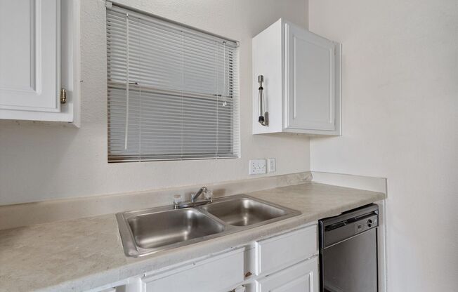 1 bed, 1 bath, 559 sqft, $775, Unit 1