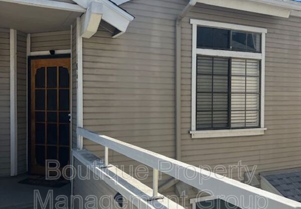 1861 W FALMOUTH