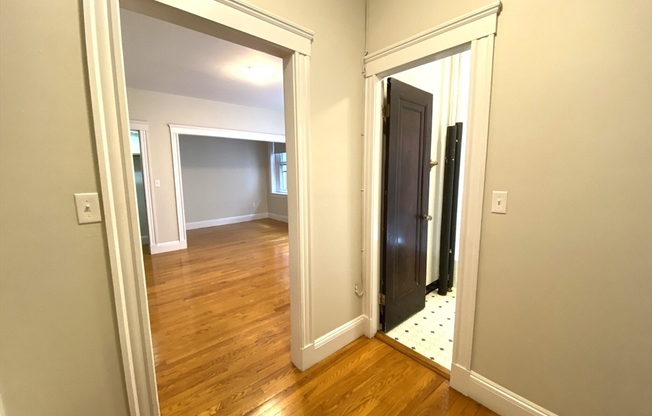 Studio, 1 bath, $2,100, Unit 17