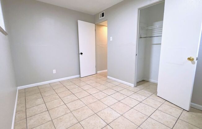 2 beds, 1 bath, 973 sqft, $850, Unit 6012B