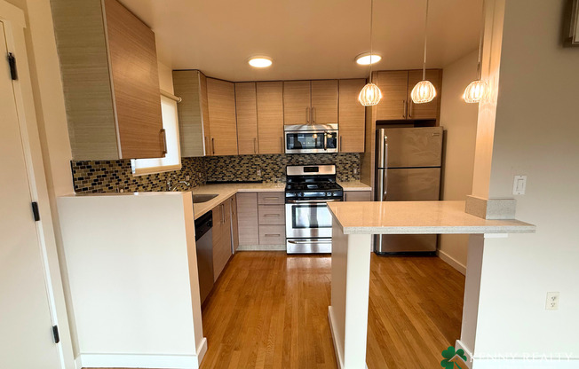 Bright 2BR/1BA Apartment with Parking in San Francisco