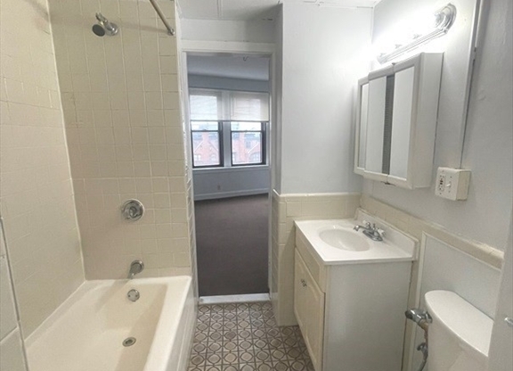 2 beds, 1 bath, 760 sqft, $3,400, Unit 606