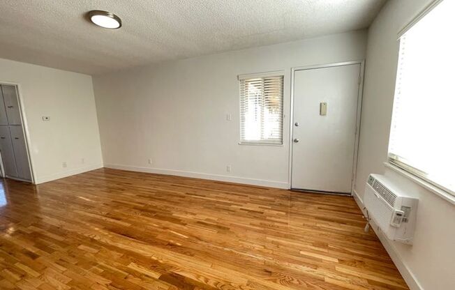 2 beds, 1 bath, 850 sqft, $3,075, Unit 105#12