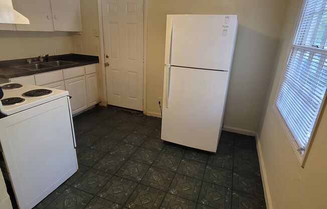 2 beds, 1 bath, $950