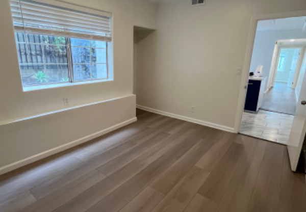 1072 Laguna Ave 10
