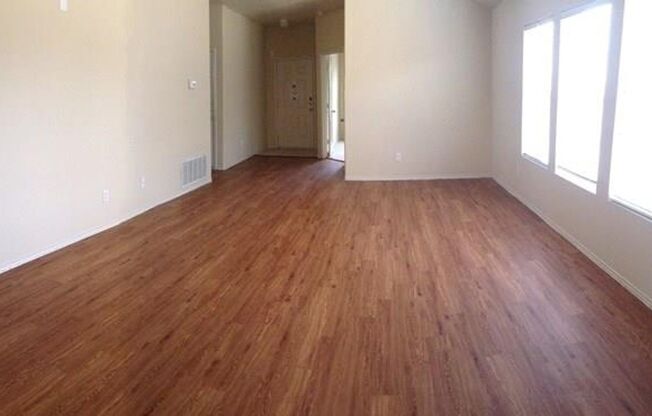 Spacious 3bdrm/2bth Home in Old Town Village!