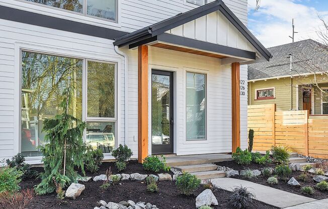 Recent Construction 3 Bedroom Custom Townhome in the Perfect Sellwood Location!