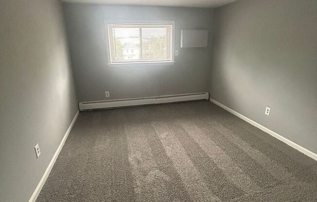 1 bed, 1 bath, 625 sqft, $1,325, Unit C09