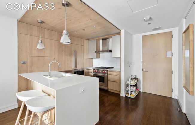 211 E 13 ST