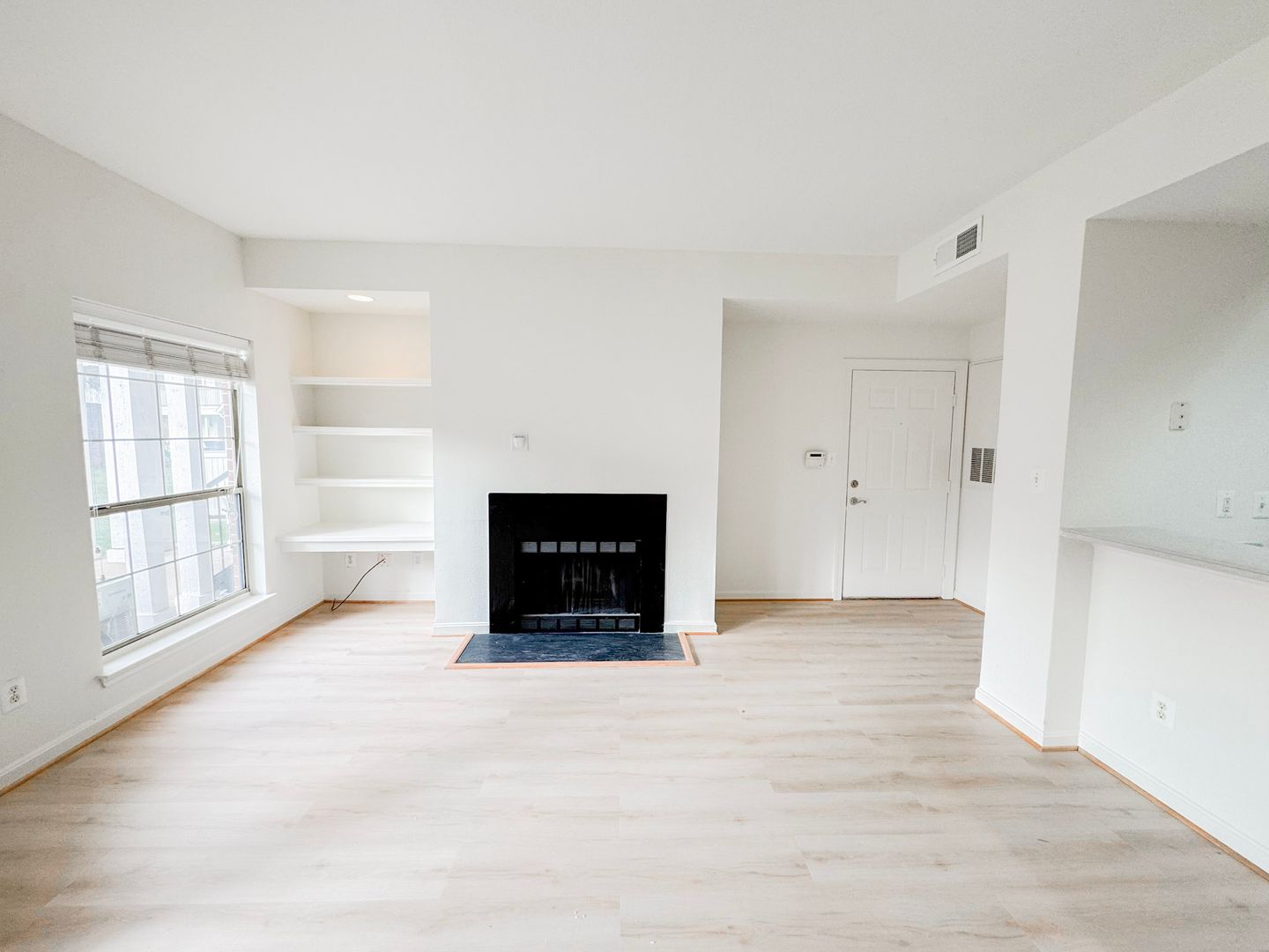 Beautiful 1 Bed 1 Bath Condo With Patio In Amenity-filled Penderbrooke Square - Water Included