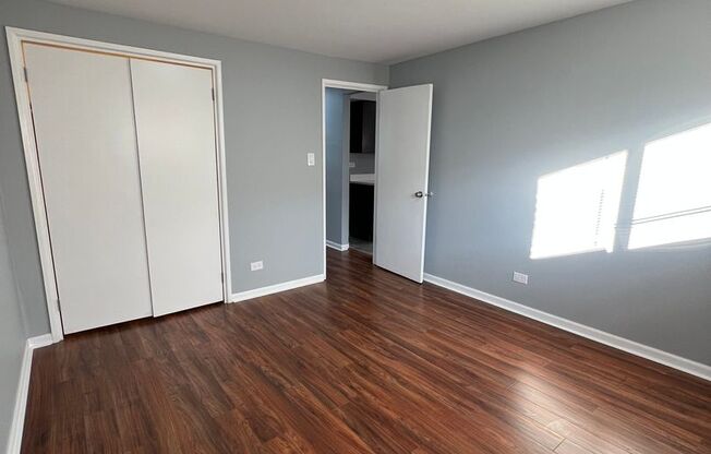 2 beds, 1 bath, $1,600, Unit 7000-3B