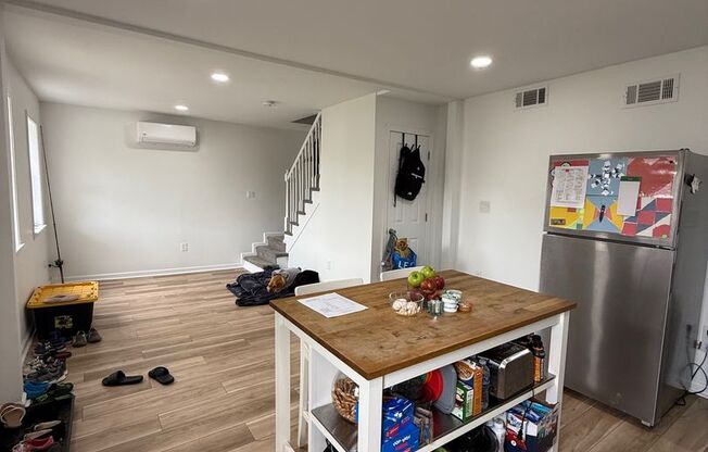 HOME FOR THE HOLIDAYS SPECIAL!-4 BEDROOM HOME IN FOX CHAPEL