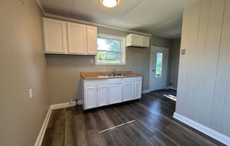 2 beds, 1 bath, $1,050