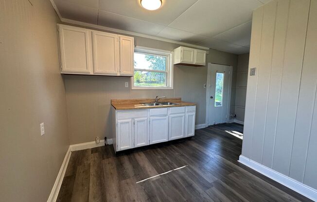 2 beds, 1 bath, $1,050