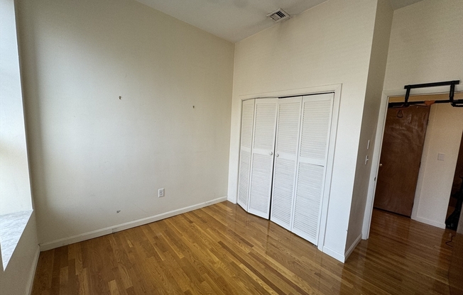 176 W SPRINGFIELD ST