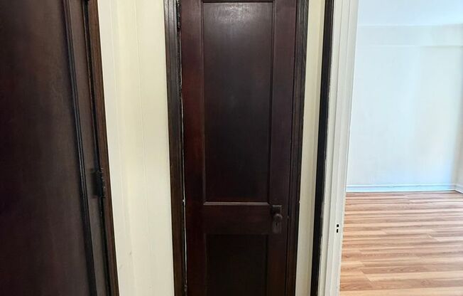 Studio, 1 bath, 295 sqft, $1,250, Unit Old King Edward 171