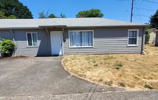 Cozy 2 Bed, 1 Bath Home close to Burkhart park!!