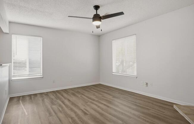 2 beds, 1 bath, 970 sqft, $1,265