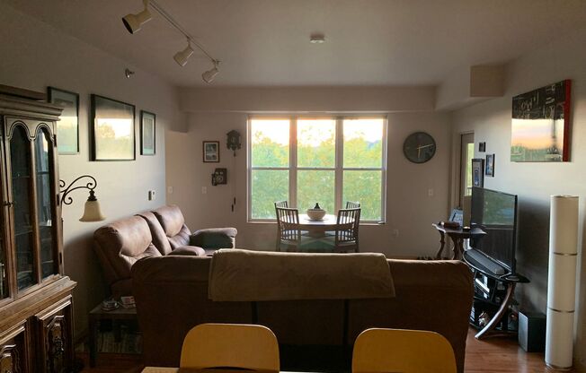 2 beds, 2 baths, 926 sqft, $1,575, Unit 306